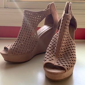 Chinese laundry wedges